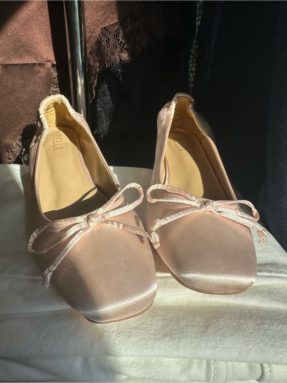 Elegant Blush Pink Satin Low Heel Ballet Pumps with Bow - Picture 3 of 4